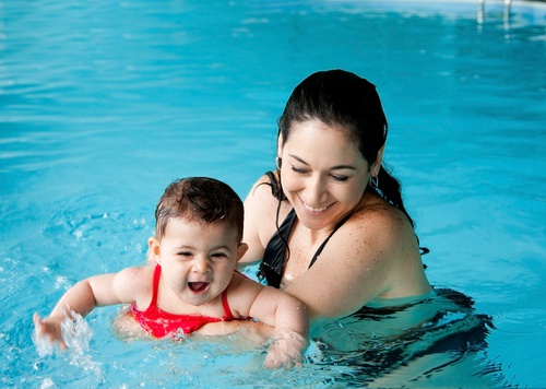Hidroterapia para bebês, grandes benefícios para o seu desenvolvimento