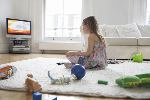 Quanto tempo seu filho pode ficar grudado na frente da televisão