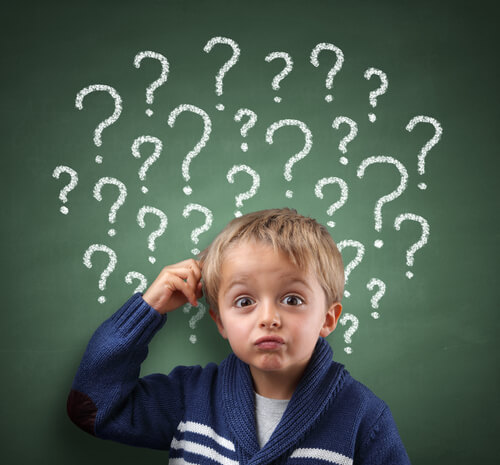 Por que meu filho tem se tocado "lá"?
