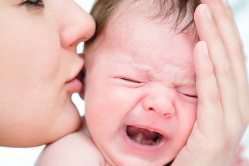 Como acalmar um recém-nascido que chora sem parar?