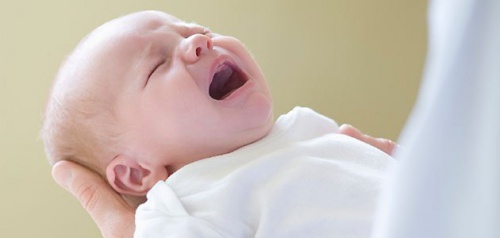 acalmar um recém-nascido que chora sem parar