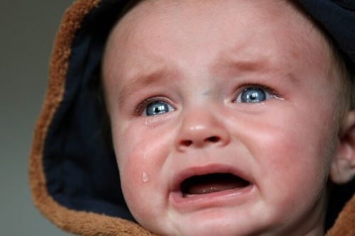 bebês chorarem
