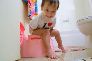 Como ensinar as crianças a usar o banheiro e deixar a fralda?