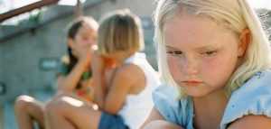 Como agir quando crianças de 3 a 6 anos excluem outras crianças?