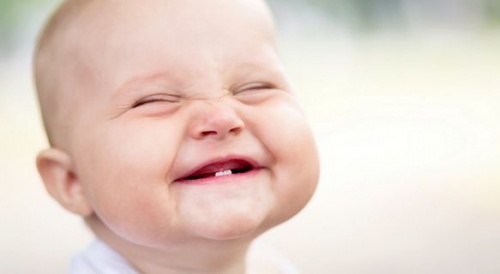 Conselhos para proteger os dentes dos bebês
