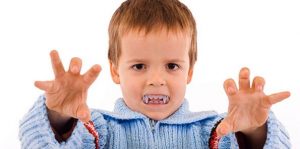 Por que seu filho morde e agride?