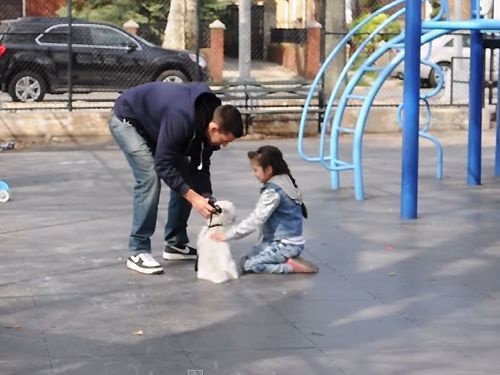 “Não fale com estranhos”: Como evitar que meu filho se relacione com estranhos?