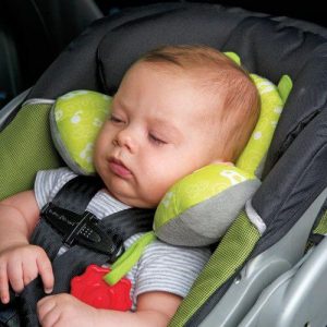 Não é adequado que o bebê durma na cadeirinha do carro