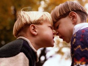 O que faço se meu filho é agressivo comigo?