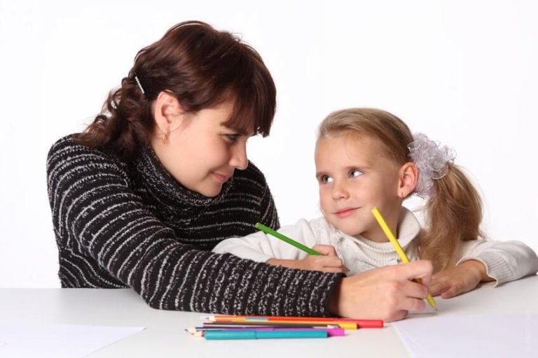 A caligrafia é algo com o que as crianças não se importam muito. Então estás nas suas mãos! Veja, neste artigo, 5 dicas para ajudar a melhorar a letra do seu filho.