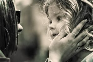 Ensine a criança a mostrar respeito quando surgem desavenças