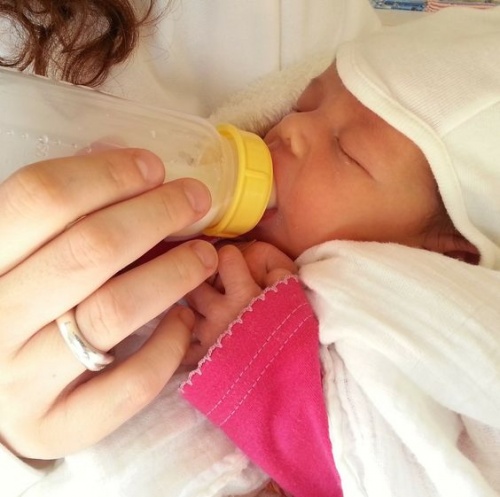 O que fazer quando o bebê recusa a mamadeira?