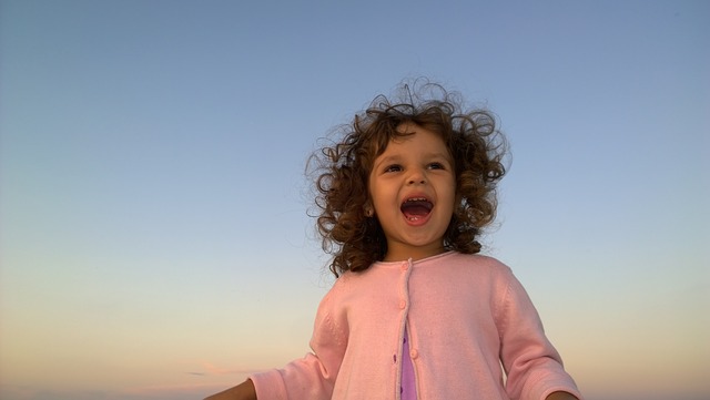 Quais atividades ajudam o seu filho a controlar as emoções?