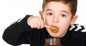 O mel não é recomendado para bebês por estes motivos