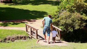 Um bom pai constrói pontes para o coração do seu filho, e não muros