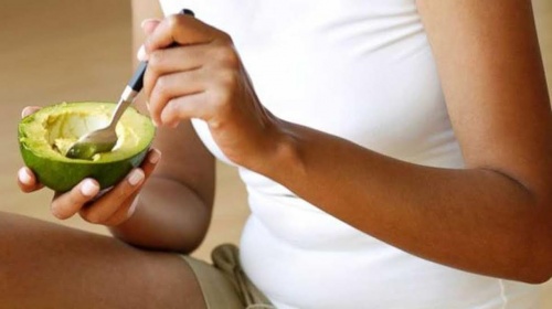 Os benefícios de comer abacate na gravidez