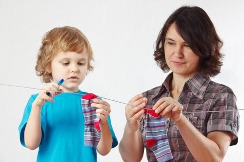 Como ensinar seus filhos a serem independentes?