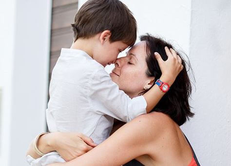 O melhor refúgio para o seu filho é seu abraço