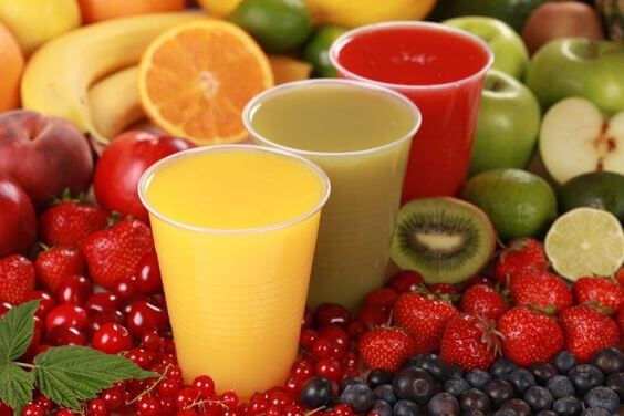 Os riscos de dar muito suco de frutas para as crianças