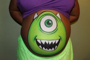 A moda das barrigas pintadas pode ser perigosa?