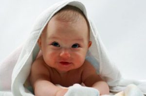 Remédios para curar a brotoeja por excesso de calor em seu bebê