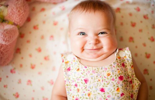 Risos e sorrisos do bebê: um grande avanço no desenvolvimento emocional