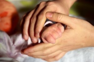 Por que o contato físico com o bebê é benéfico?