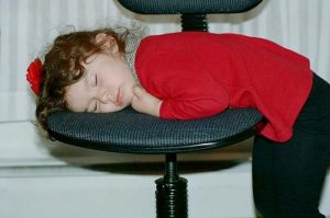 Consequências de dormir tarde para as crianças