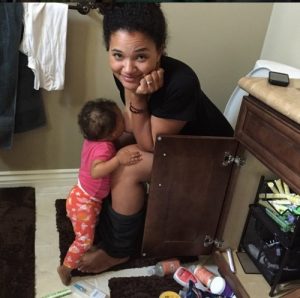 Como vencer o tédio enquanto você amamenta o seu filho