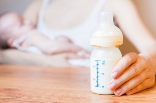 misturar leite materno ao leite de fórmula 