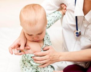Crianças não vacinadas podem não ser atendidas por pediatras