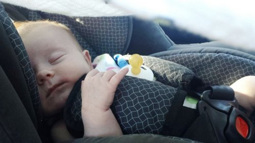 Dicas para viajar com um recém-nascido no carro