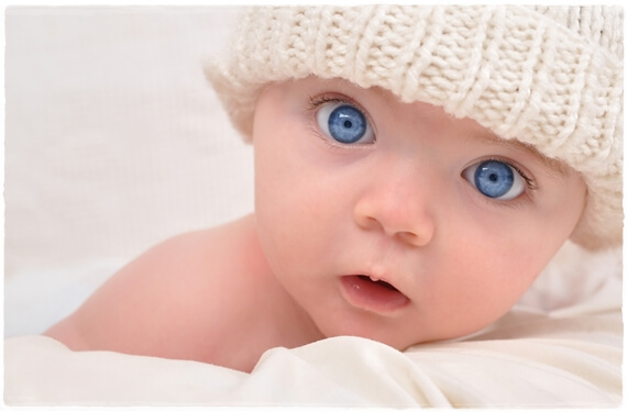 Bebê que não chora: alguns sinais que indicam que ele está com fome