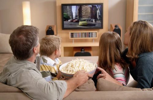 7 benefícios de assistir desenhos animados com seus filhos