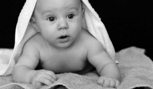 Atenção: não puxe a pele do pênis do bebê