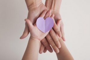 Segundo a disciplina positiva, as crianças agem bem quando se sentem bem