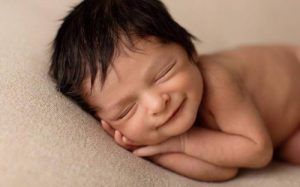 Música cientificamente estruturada para fazer seu bebê rir