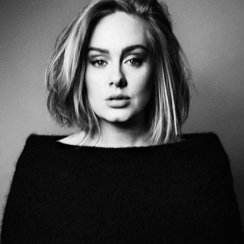 A cantora Adele conta sobre sua experiência com a depressão pós-parto