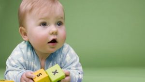 Como escolher os melhores brinquedos para os bebês de 6 a 12 meses