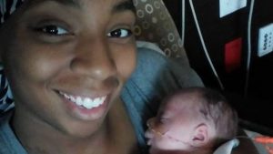 A história da mulher que teve três pares de gêmeos em 26 meses