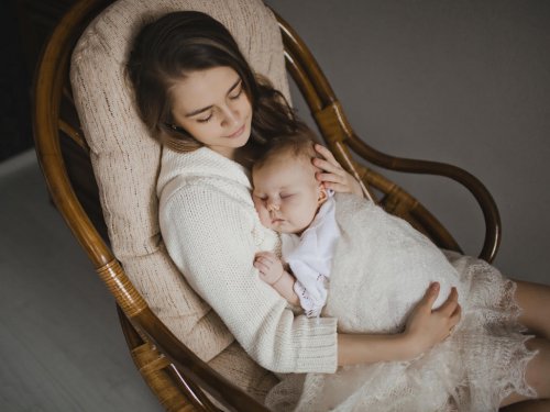 Os fantásticos benefícios de cantar para seu bebê