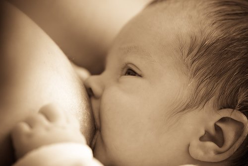 5 posições para amamentar o seu bebê