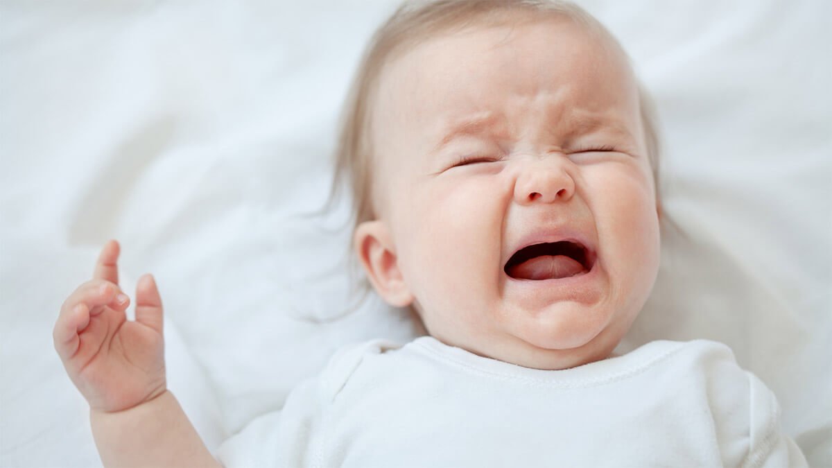 O que fazer se meu bebê sempre chora à noite? - Sou Mamãe