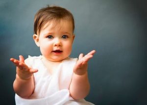 Aprenda a linguagem gestual do seu bebê