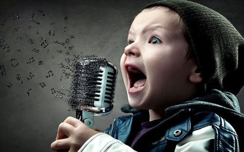 Quando uma criança canta, seu cérebro se ativa de uma maneira especial