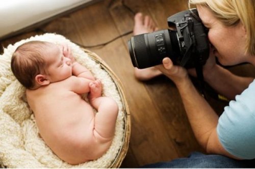 Um bebê de três meses pode ficar cego por tirar fotos com flash?
