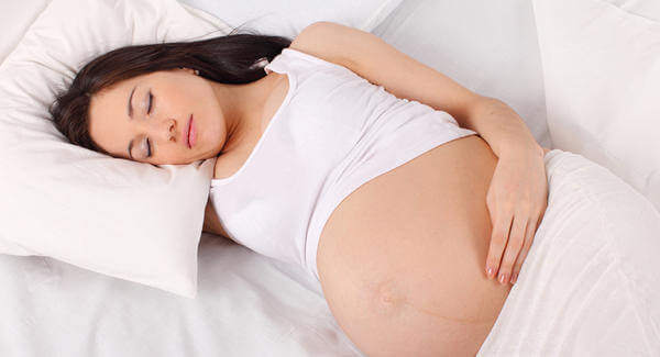 As melhores posições para dormir bem durante a gravidez
