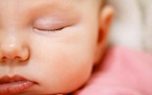 A cor dos olhos do recém-nascido