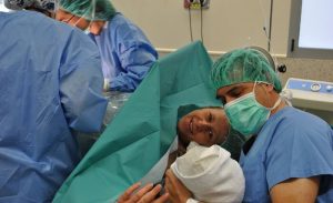 Benefícios de estar acompanhada durante o parto