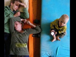 Pais de primeira viagem não lutam para dormir mais, mas para conseguir dormir